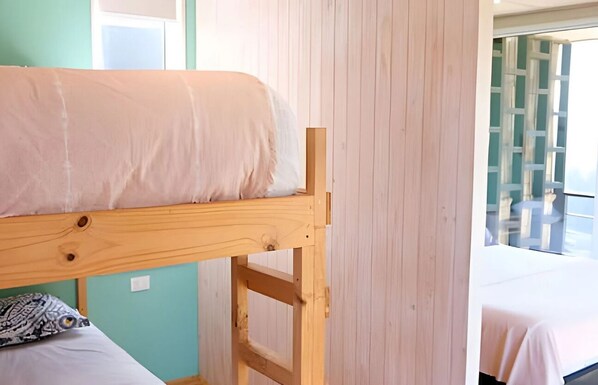 Iron/ironing board, free WiFi