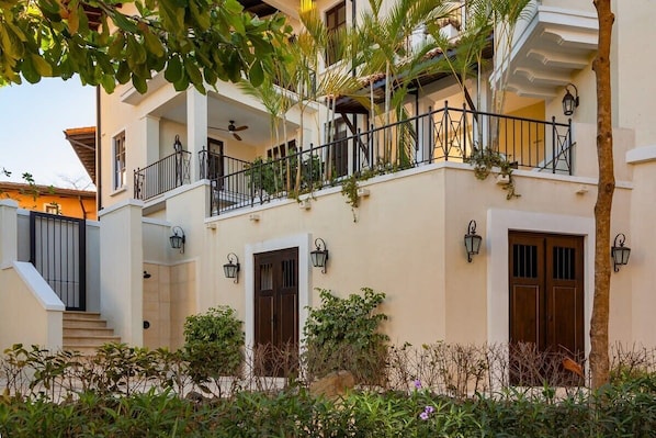 Exterior - Beautiful Mediterranean-Style Penthouse with an Oceanview Balcony (Las Catalinas)