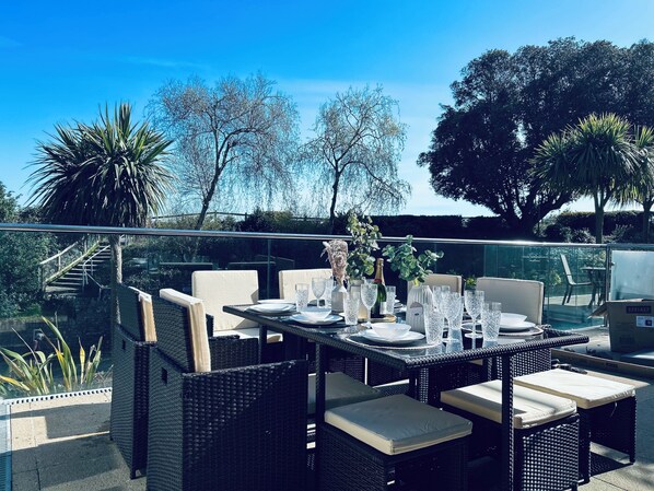Outdoor dining - Seafront Apartment - 10 Guests. (Westbourne)