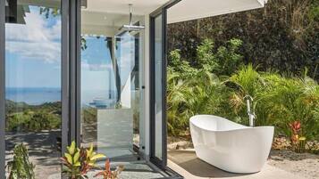 Bathtub spa outdoor