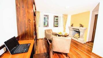 Deluxe Suite | In-room safe, desk, laptop workspace, free WiFi