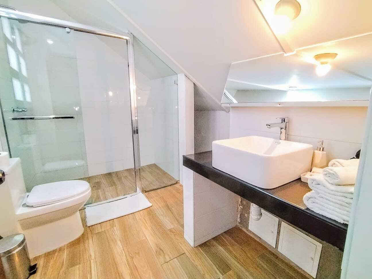 Junior Room | Bathroom