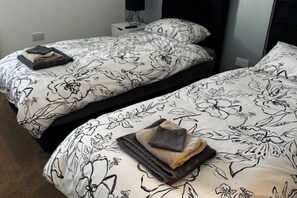 2 slaapkamers, een strijkplank/strijkijzer, wifi, beddengoed