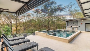House, Garden View | Private pool