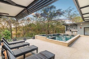 House, Garden View | Private pool
