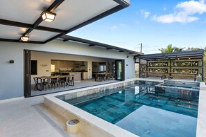Outdoor pool - Brand-New 6BD Giant with Private Pool by SPCR (Tempate)