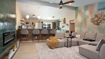 智能电视、壁炉