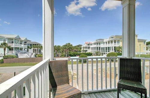 6 10th Avenue by Avantstay Steps to the Beach Pool 2691 Sqft