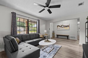 Smart-TV, Kamin, Tischfußball