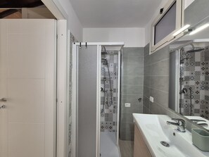 Shower, hair dryer, bidet, toilet paper