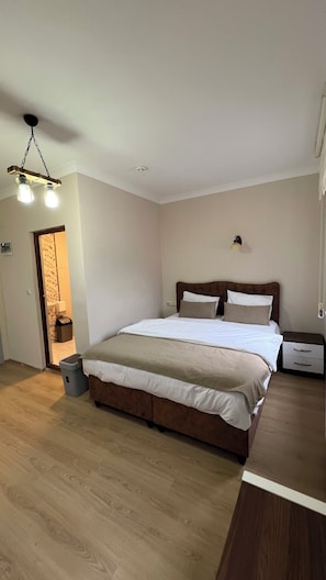 Standard Triple Room, Garden View | Desk, soundproofing, free WiFi
