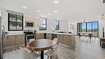 Condo, Balcony, Ocean View | Dining room