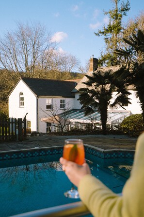 Seasonal outdoor pool - The Old Farmhouse (Truro)
