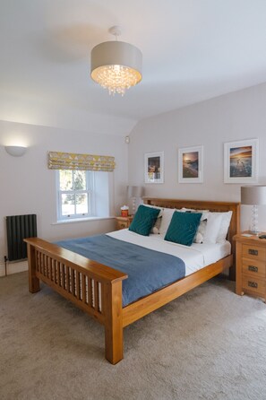 4 Schlafzimmer, Bügeleisen/Bügelbrett, kostenloses WLAN