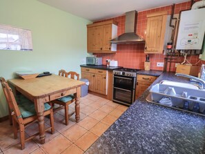 Cookware/dishes/utensils - Capella Cottage (Keswick)