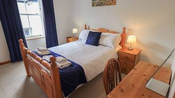 2 quartos, individualmente decorados, individualmente mobiliados