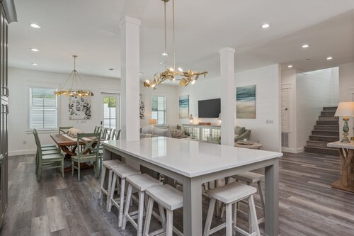 Aviary: New! Sleeps 24! Oceanview! 5 min to beach!