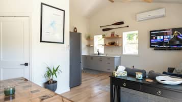 Smart TV, books, stereo