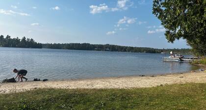 Loon Landing Cottage - Snowmobile Trails & Toboggan Hill