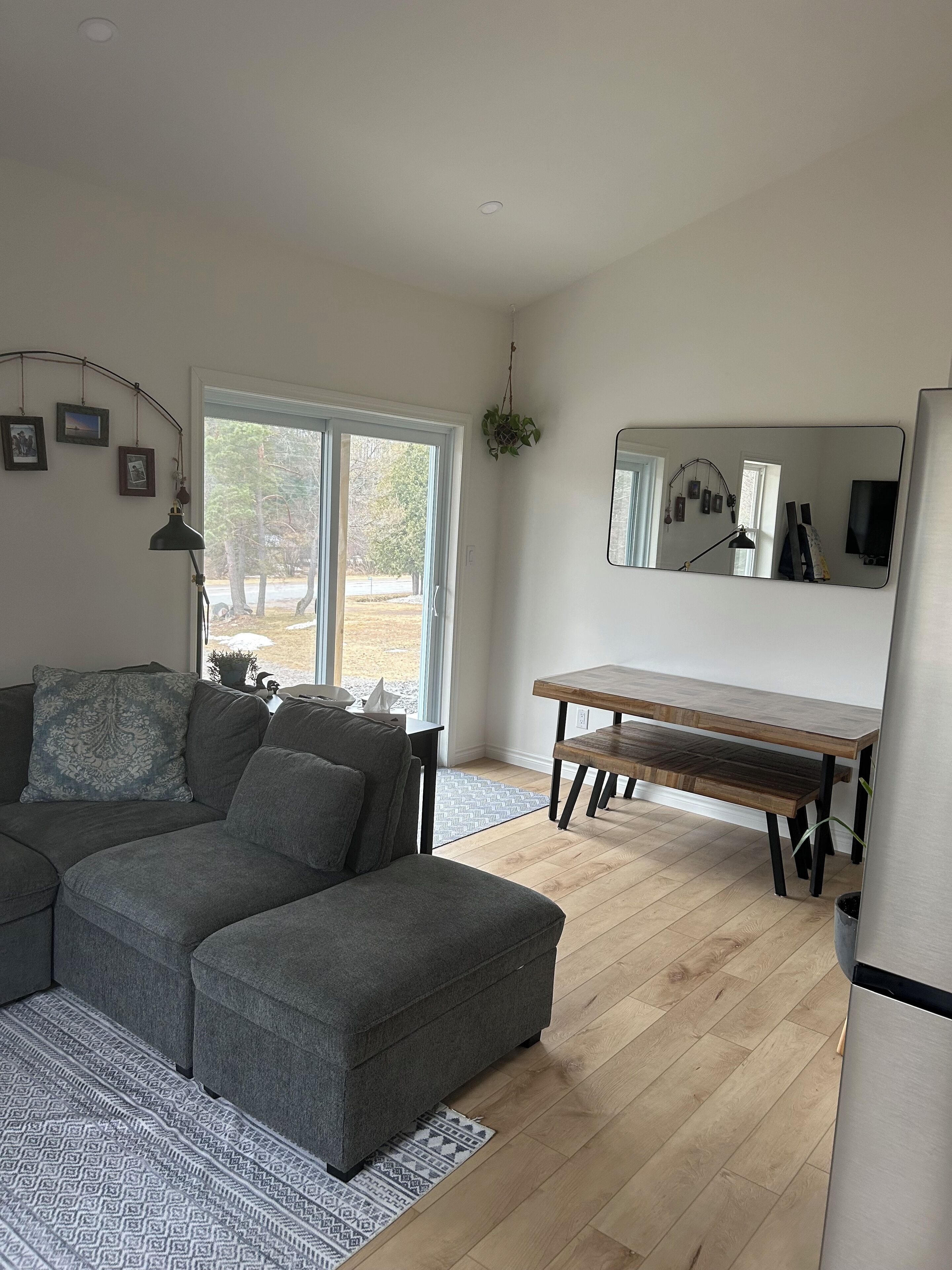 Smart-TV, Bücher, Stereoanlage