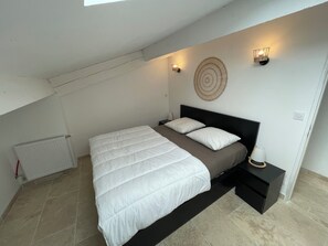 9 Schlafzimmer, Bügeleisen/Bügelbrett, WLAN