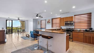 Apartment, Balcony, Ocean View | Private kitchen | Electric kettle