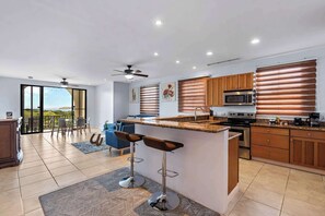 Appartement, balcon, vue océan | Cuisine privée