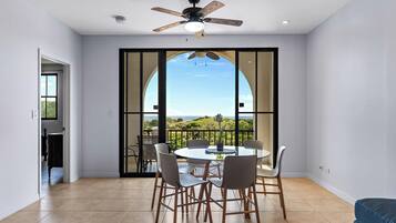 Apartment, Balcony, Ocean View | Dining room