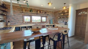 Vila | Dapur pribadi | Microwave, oven, dan peralatan masak/sendok-piring
