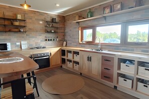 Apartment | Private kitchen | Microwave, oven, cookware/dishes/utensils