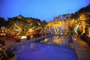 Outdoor pool - Heceng Qiyuan Art Hotel (Dali)