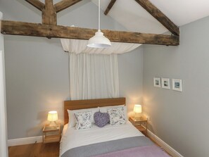 2 Schlafzimmer, individuell dekoriert, individuell eingerichtet