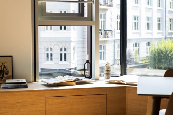 Superior Apartment | Living area | MP3 dock, offices