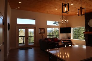 TV connectée, cheminée