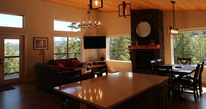 Welcome to Doe Run! 3-bedroom 2-bathroom lake house.