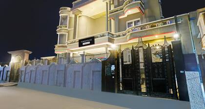 Super Deluxe Stays at Vijay Khand Gomti Nagar