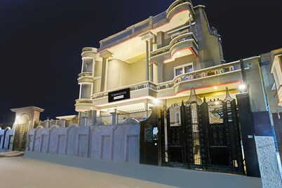Super Deluxe Stays at Vijay Khand Gomti Nagar