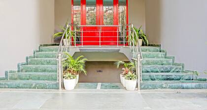 Super Deluxe Stays at Vijay Khand Gomti Nagar