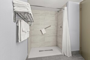 Zimmer, 2 Queen-Betten, barrierearm, Nichtraucher (Roll-in Shower) | Barrierefreies Bad