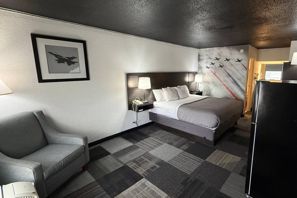 Suite, 1 King Bed with Sofa bed, Non Smoking | Desk, laptop workspace, blackout curtains, iron/ironing board