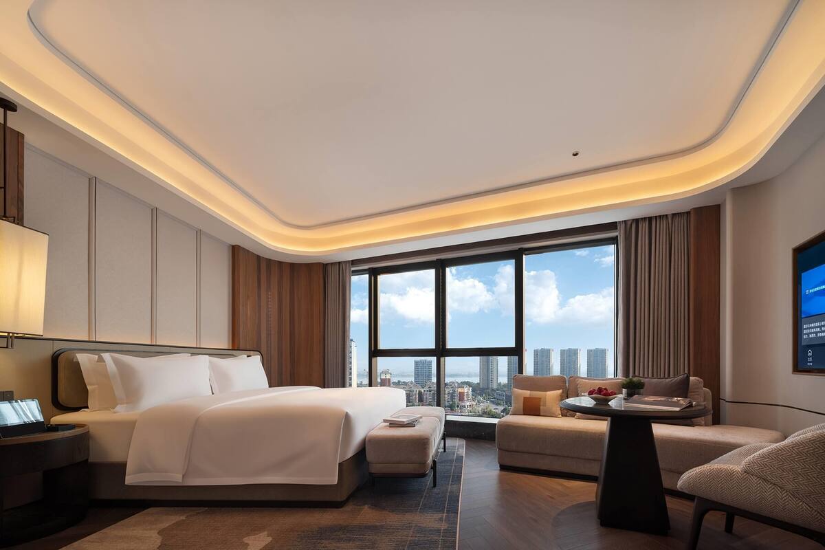Deluxe Room, 1 Queen Bed, Non Smoking