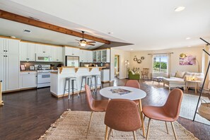 Dining - Hive & Hivette @Castoro | Winery Stay+EV+16 guests (Templeton)