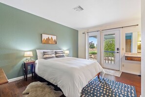 7 bedrooms, desk, iron/ironing board, travel cot - The Hive & Hivette @Castoro Cellars | Vineyard Estate Stay| Groups up to 16 + EV (Templeton)