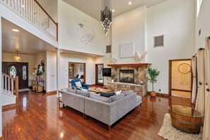 Smart TV, fireplace, books, offices