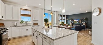 4 Bd Colorado Retreat with Sauna, Hot Tub, Gym and Mountain Views