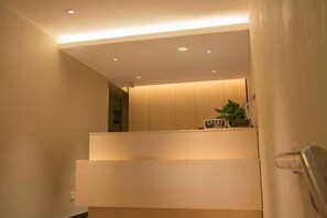 المنشأة من الداخل