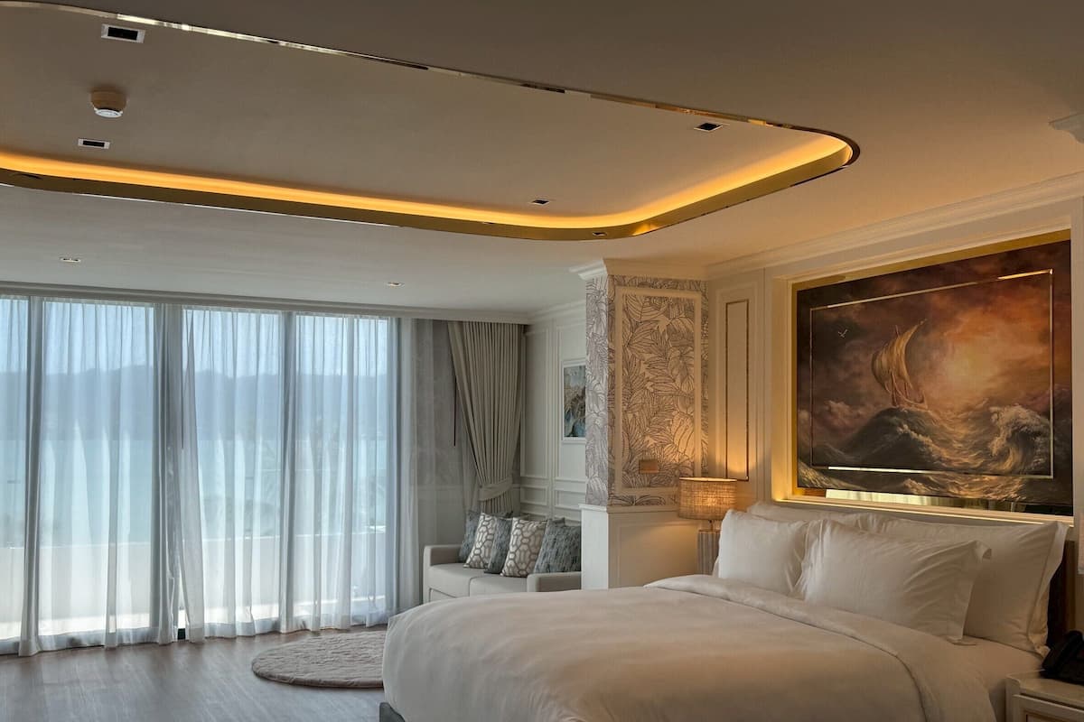 Junior Suite, Balcony, Ocean View | 1 bedroom, blackout drapes, iron/ironing board, free WiFi