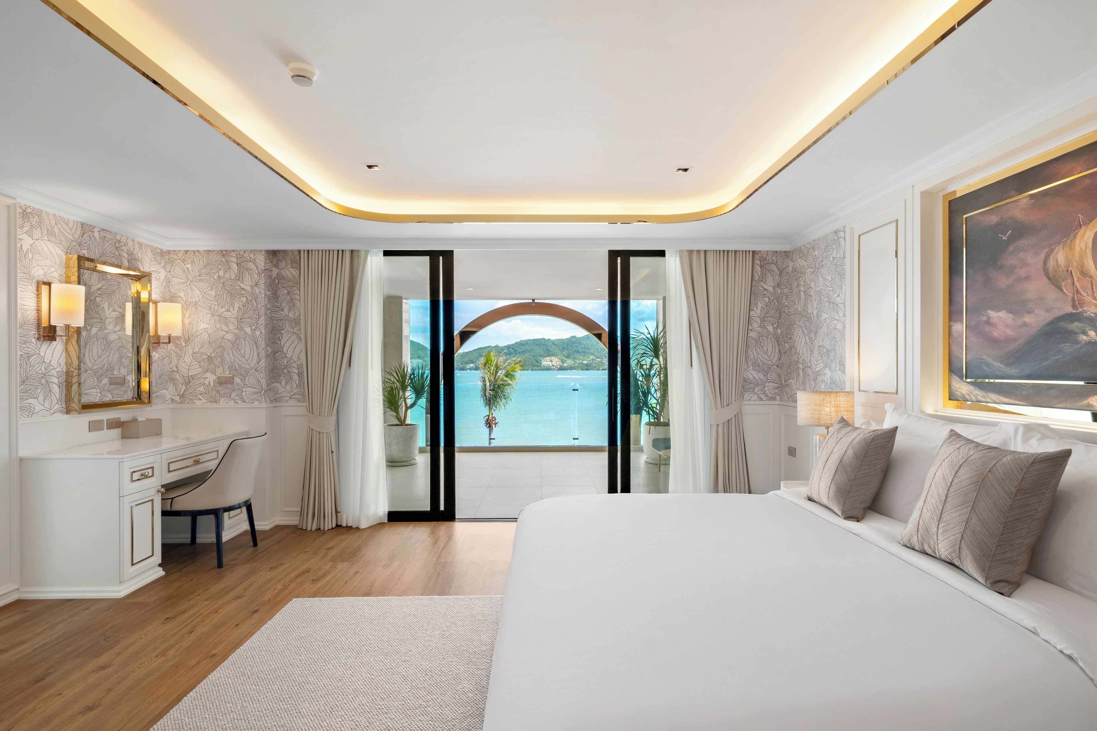 Exclusive Suite, Ocean View | Minibar, laptop workspace, blackout drapes, iron/ironing board