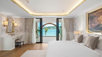 Exclusive Suite, Ocean View | Minibar, laptop workspace, blackout drapes, iron/ironing board