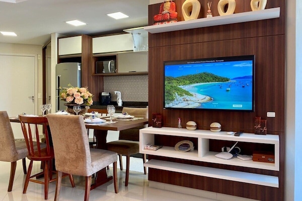 Apartment | Dining